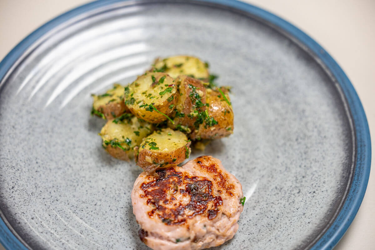 Marokkanischer Kartoffelsalat mit Dattel meatballs